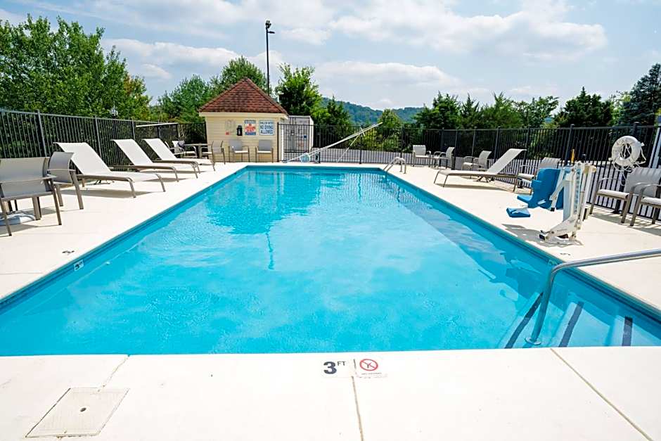 Holiday Inn Express Hotel & Suites Knoxville-North-I-75 Exit 112 By IHG