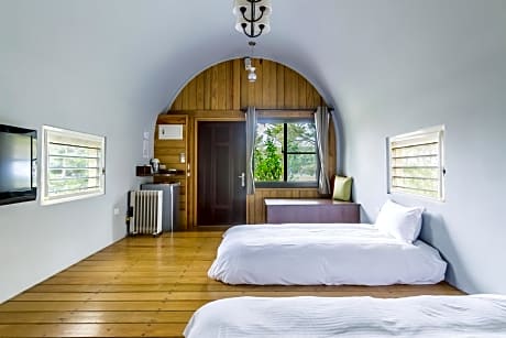 One-Bedroom Bungalow with Twin Bed