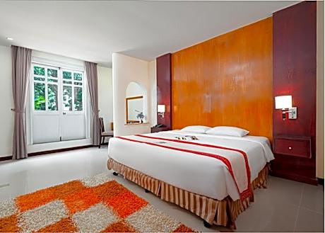 Executive Suite with Balcony