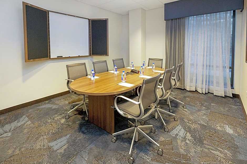 Hampton Inn By Hilton & Suites Morgantown / University Town Centre