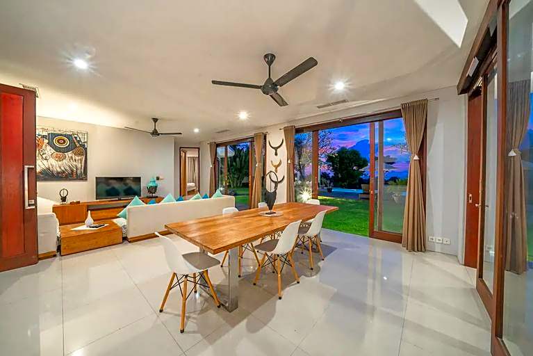 Balangan Sunset: Amazing 4 BDR Villa in Balangan w/ OCEAN VIEW in Balangan