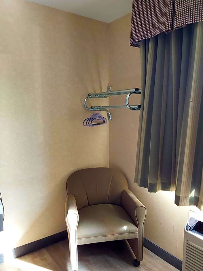Lavissh Inn and Suites