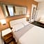 ITH Surf City Hostel Hermosa Beach
