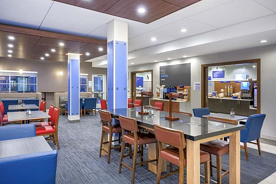 Holiday Inn Express and Suites Gilbert - East Mesa By IHG