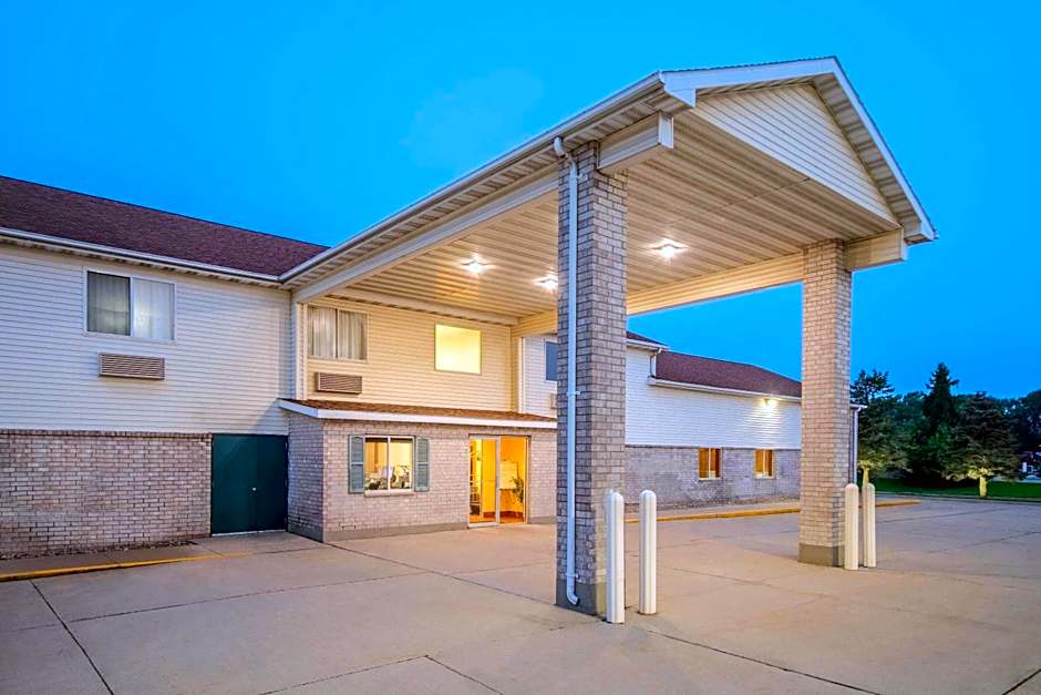 Days Inn by Wyndham Evansdale Waterloo