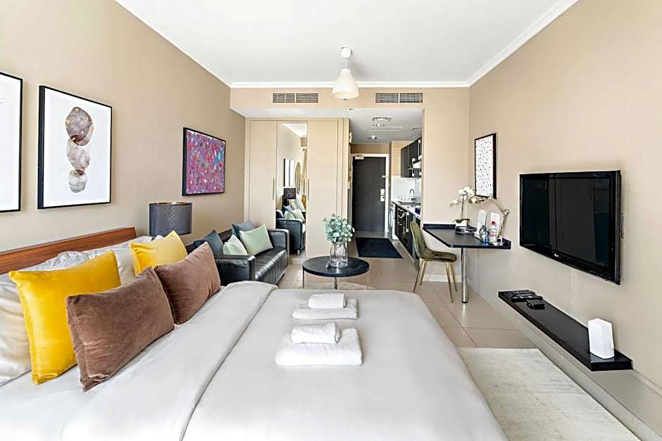 Silkhaus Modern Studio near Almas in West Lake