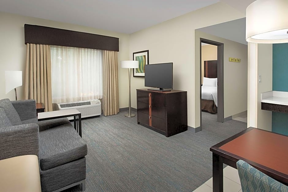 Hampton Inn By Hilton & Suites Alpharetta