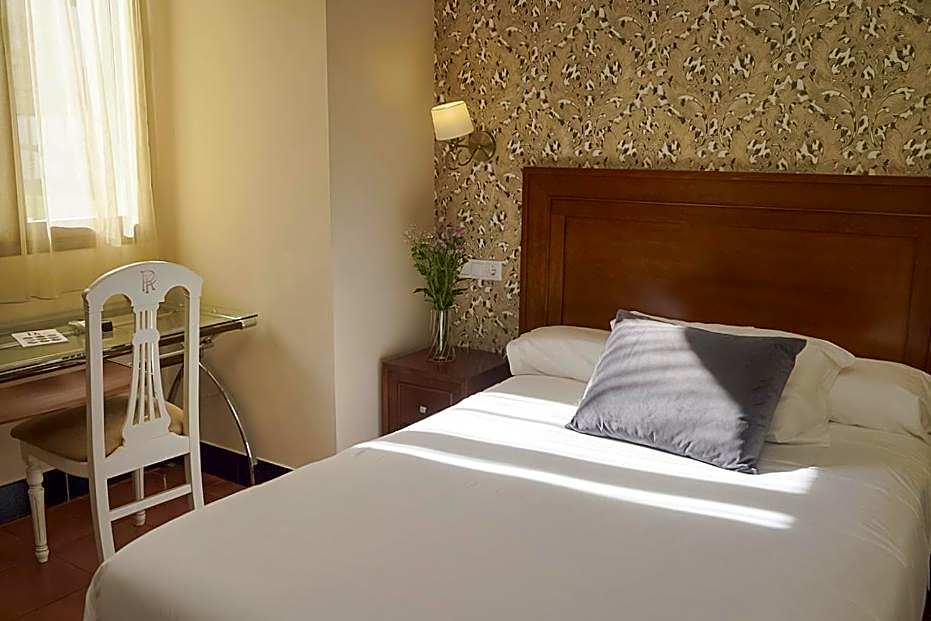 Photo 1 of 4 of Single Room