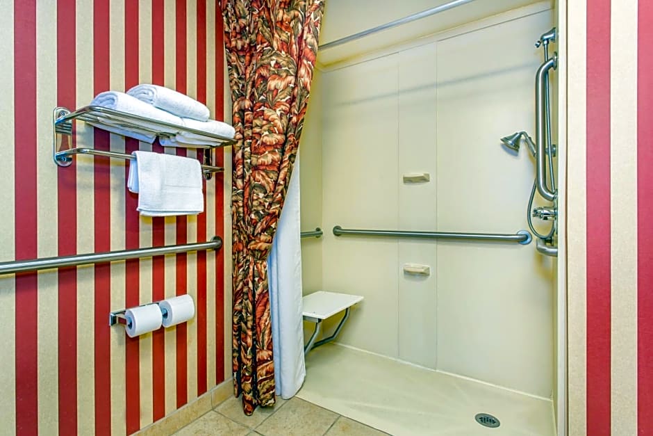 Holiday Inn Express & Suites Bloomington By IHG
