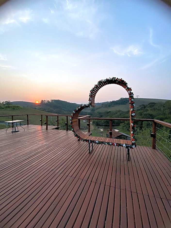 Recanto da Alegria - Casa em Cunha com Jacuzzi,Piscina,Rede,Churrasqueira,Lareira,Deck, Banco de coração