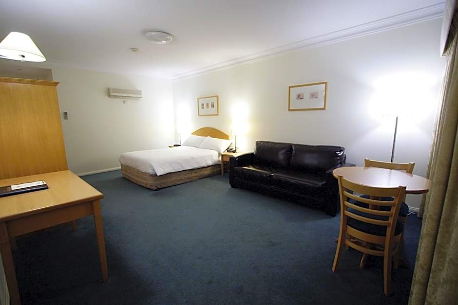 Carlyle Suites & Apartments