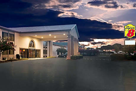 Super 8 by Wyndham Oxford