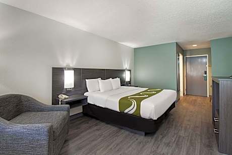 1 King Bed, Nonsmoking