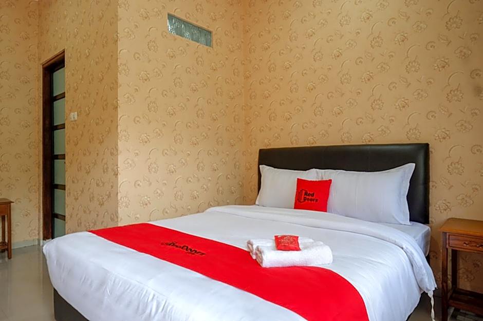 RedDoorz @ Jalan Majapahit Semarang
