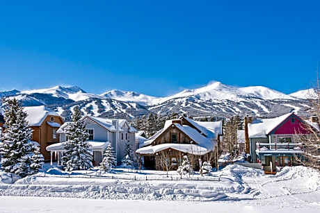 River Mountain Lodge