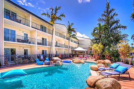Cairns Queenslander Hotel & Apartments