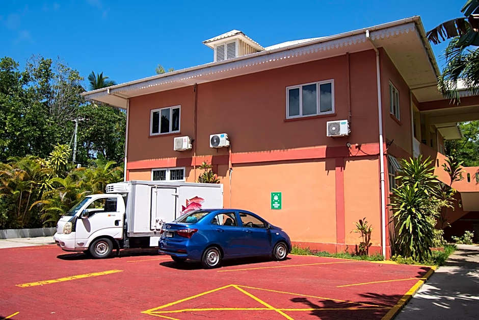 Reef Holiday Apartments