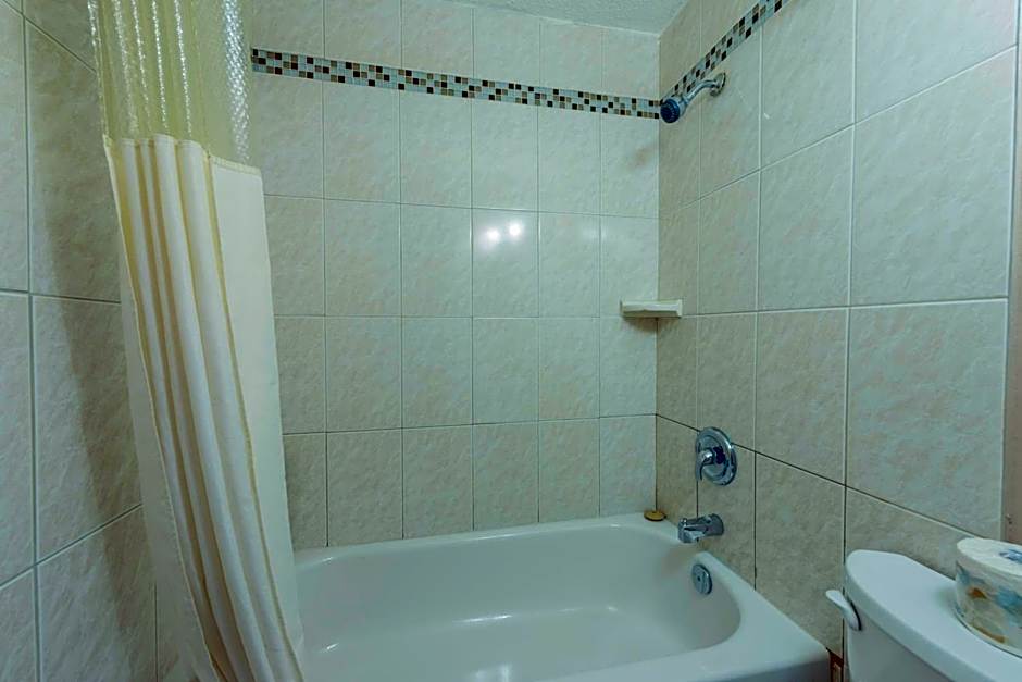 Howard Johnson by Wyndham Downtown Kamloops