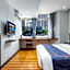 Zhiying Star Travel Collection Hotel (Zhujiang New Town Wuyangyu Subway Station)