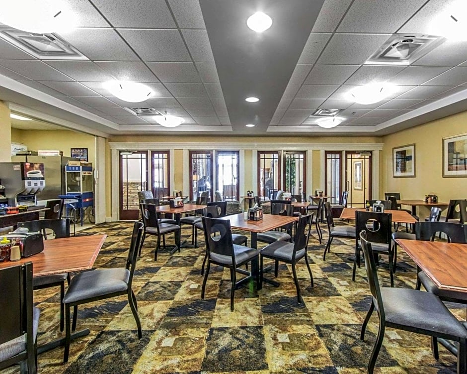 Clarion Inn Near Island Drive