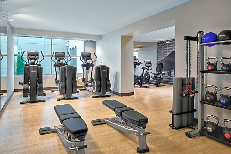 Delta Hotels by Marriott Milwaukee Northwest
