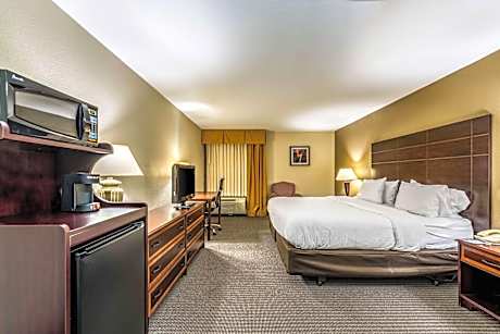 King Room with Sofa Bed - Non-Smoking