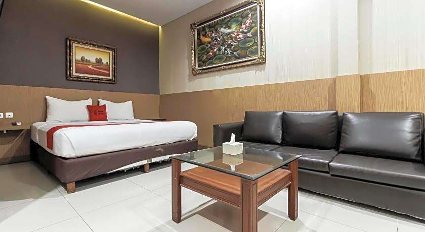 RedDoorz Plus @ Tuparev Cirebon