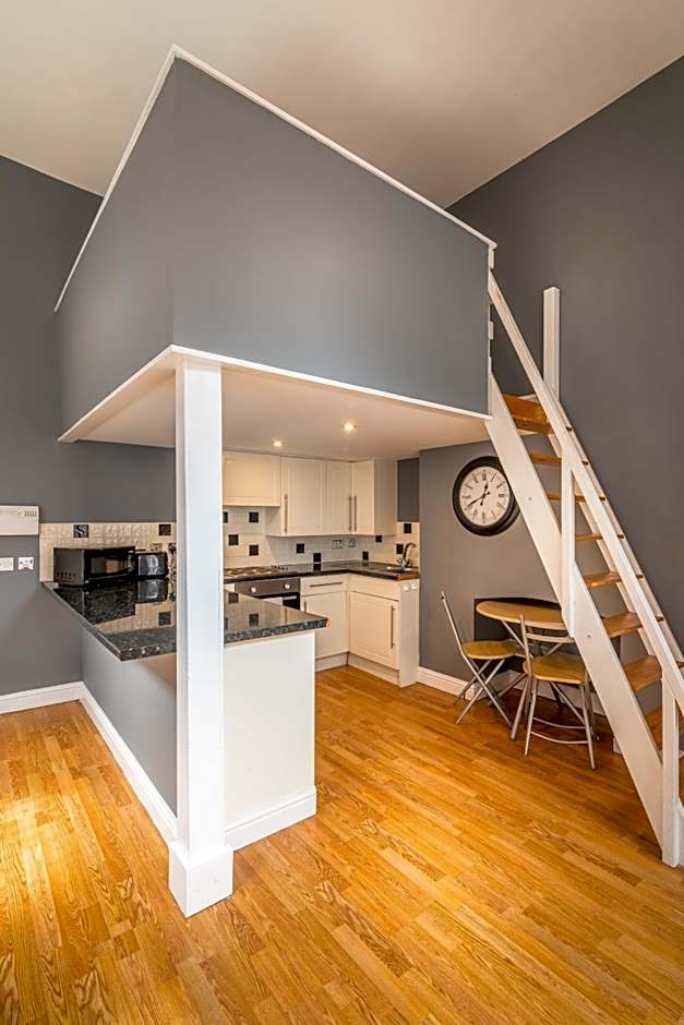 1 Bed Old Town City Studio near Theatre Suit Work or Leisure