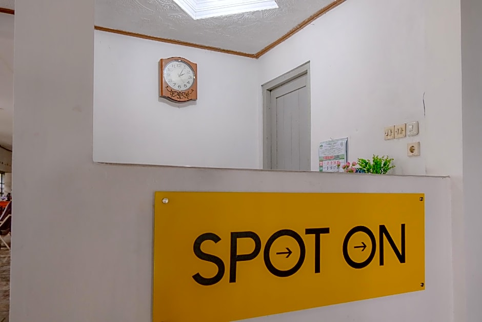 OYO Life 2638 Hotel Raya