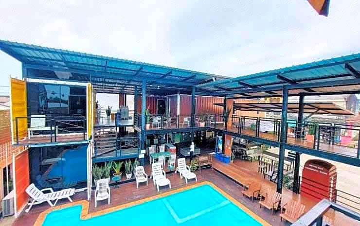 Retro Box Hotel