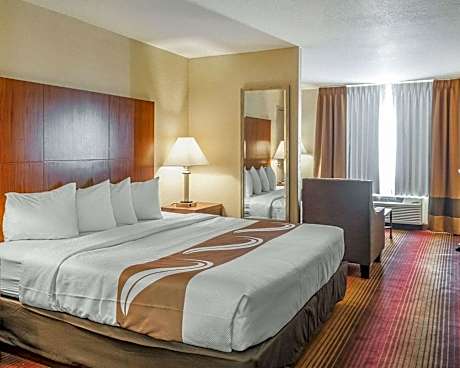 1 King Bed Suite Smoking