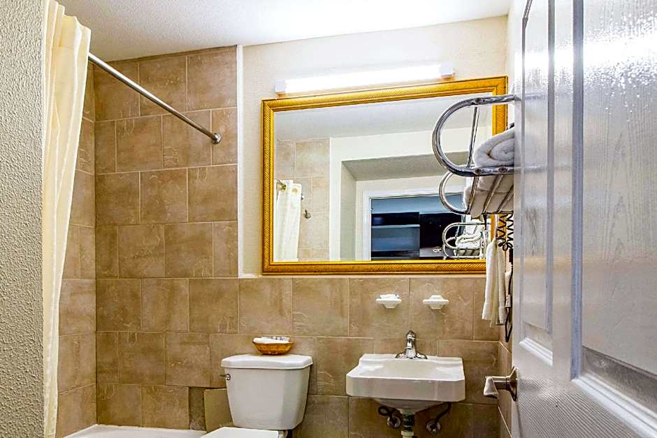 Rodeway Inn & Suites Houston Near Medical Center