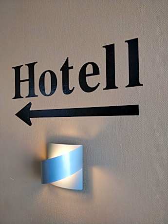 Highway Hotel