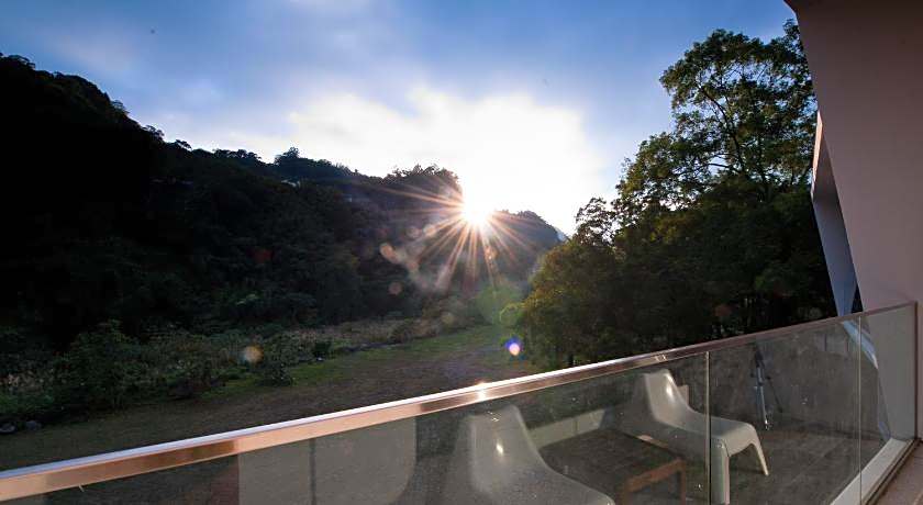 Hu Shan Hot Spring Hotel