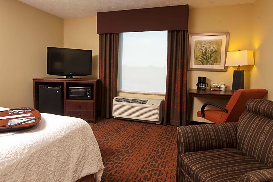 Hampton Inn By Hilton & Suites Fargo