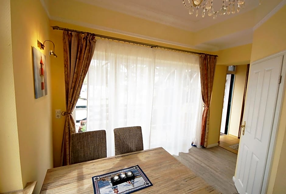 Yacht- , und Reisemobilhafen "Historisches Fährhaus" Wendenschloss