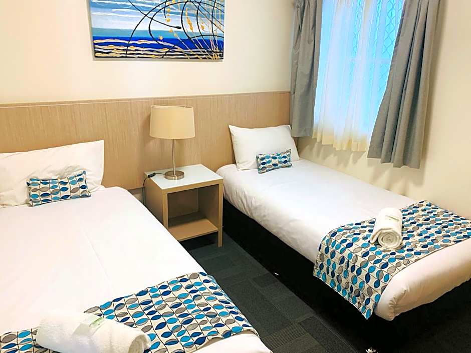 Zorba Waterfront Motel