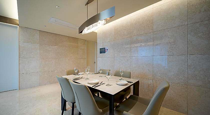 UH FLAT SIGNATURE DAEGU 