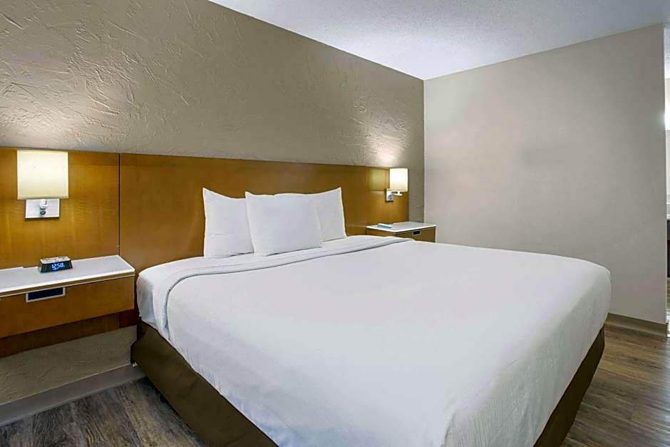 Rodeway Inn & Suites Grand Rapids Southeast