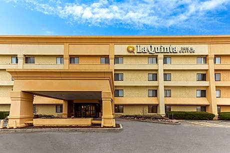 La Quinta Inn & Suites by Wyndham Chicago Gurnee