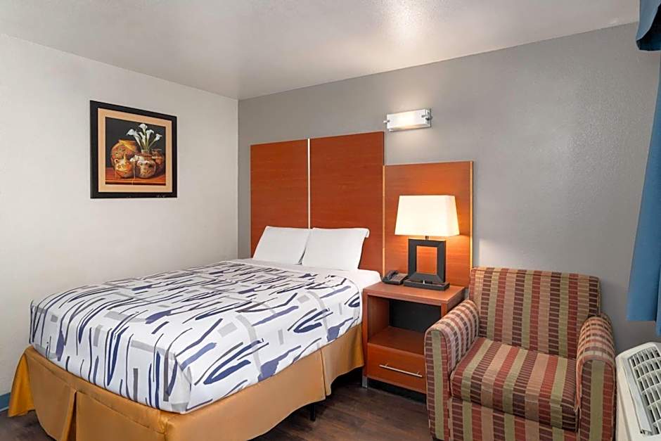 Travelodge by Wyndham Albuquerque West