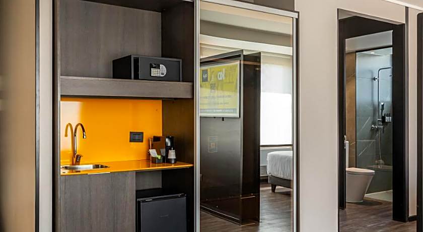 Ola Santiago Providencia, Tapestry Collection by Hilton