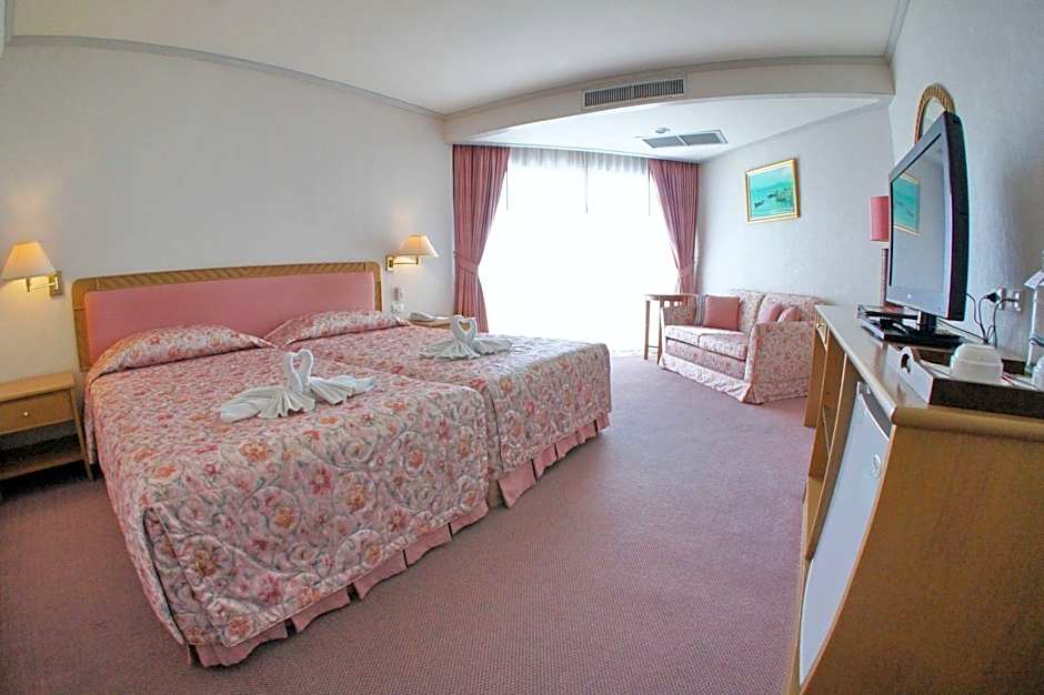 Khanom Golden Beach Hotel
