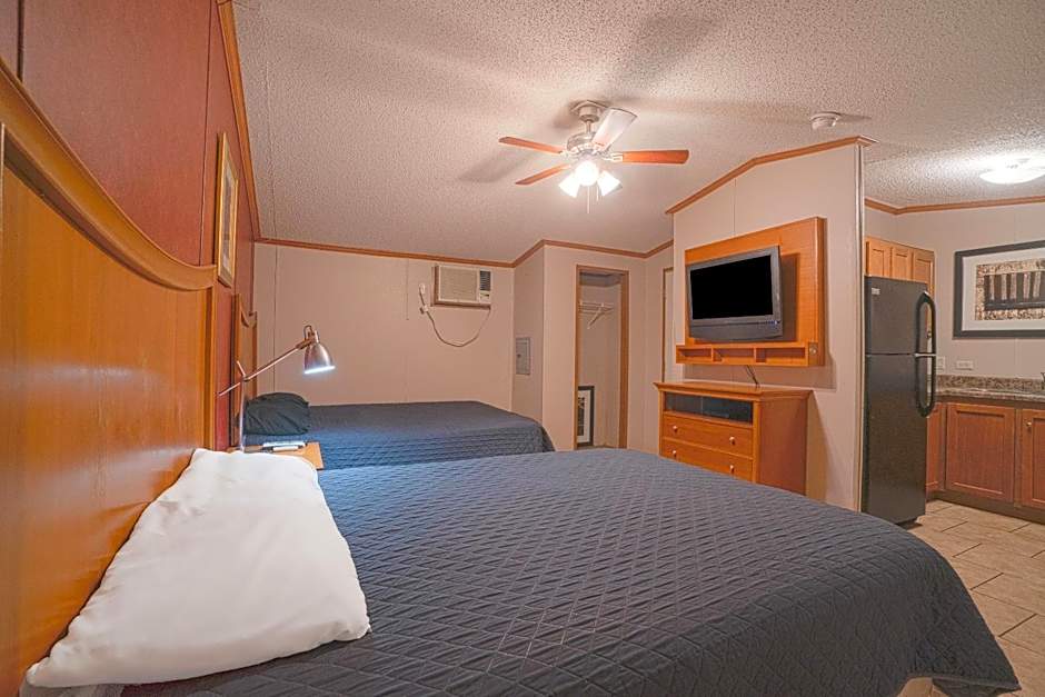 Grand Eagle Ford Lodge & RV Park