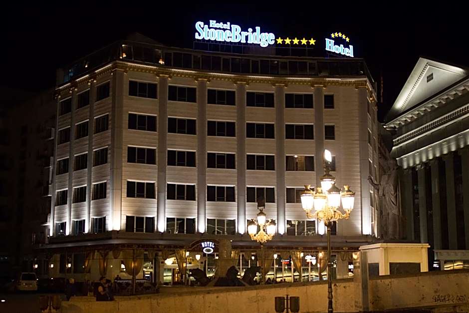 Stone Bridge Hotel