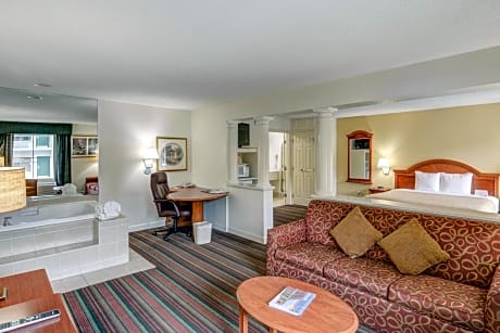 King Suite - Accessible/Non-Smoking