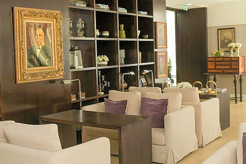 Universal Boutique Hotel