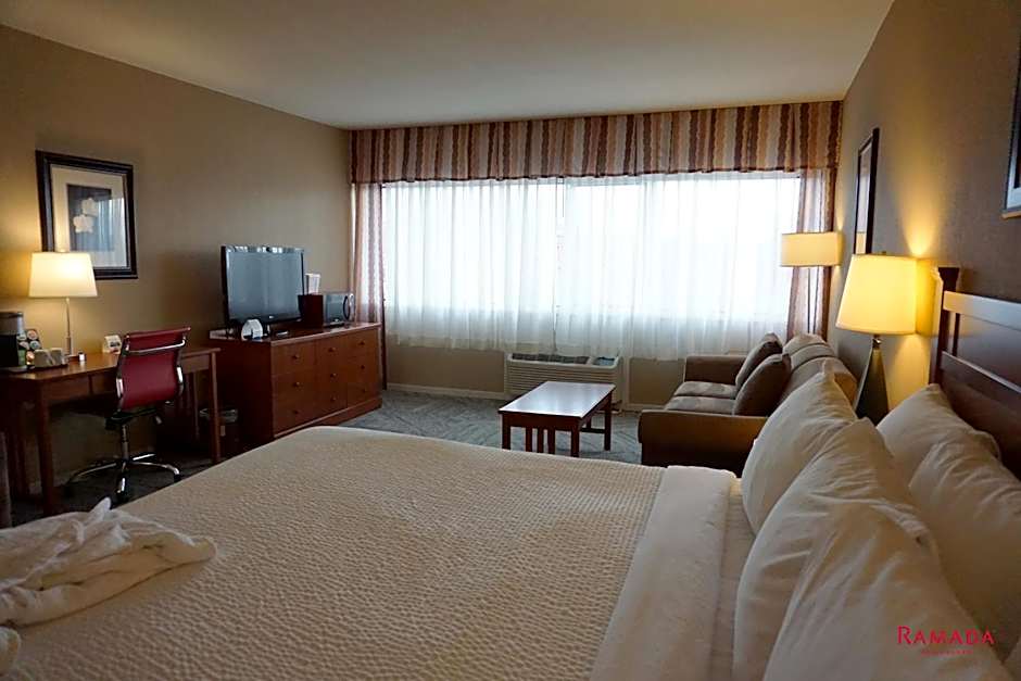 Ramada Hotel & Conference Center by Wyndham Kelowna