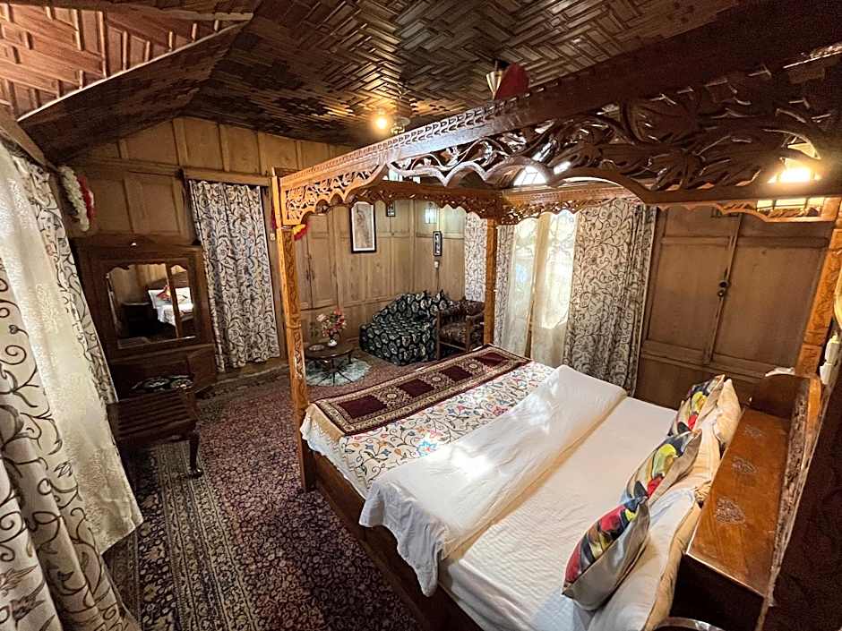 Young Shahzada Group of Houseboats