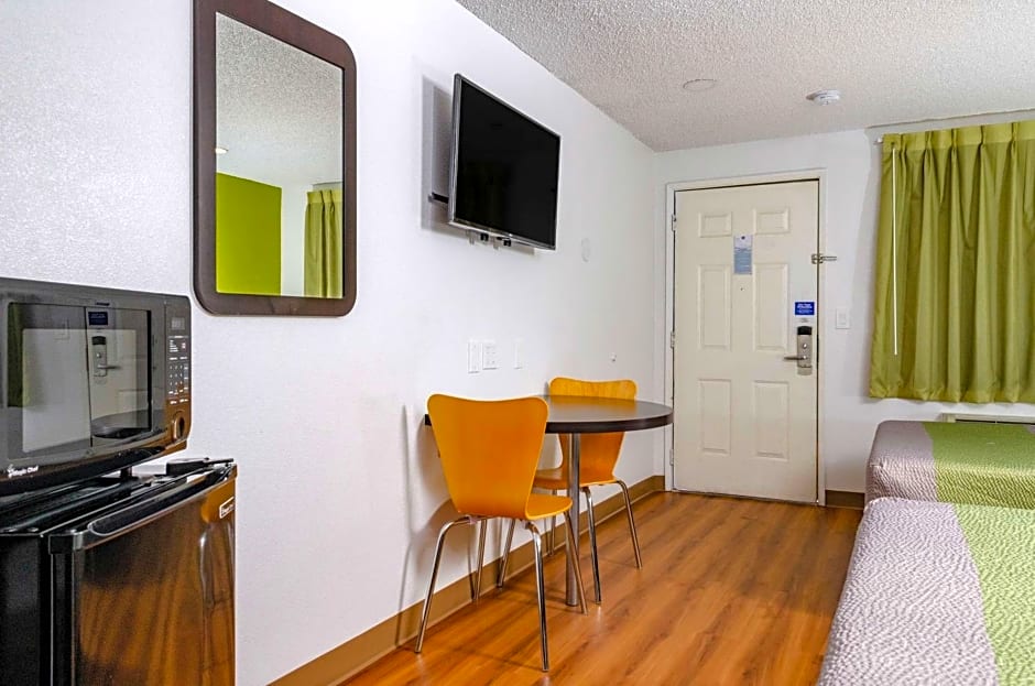 Motel 6-Fresno, CA - Yosemite Hwy